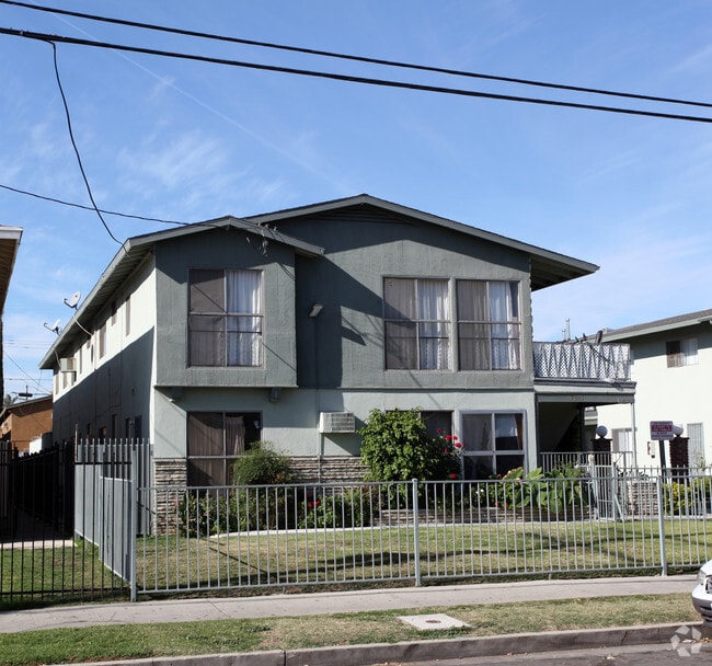 Building Photo - Variel Apartments