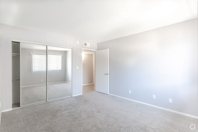 2BR,2BA-940SF- Bedroom