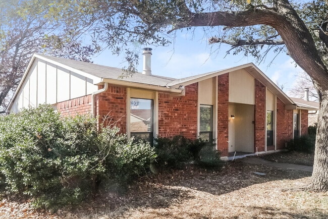 7522 Christie Ln