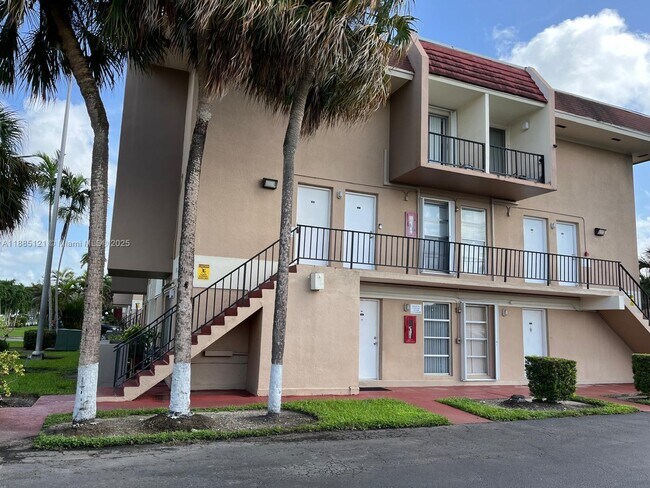 Building Photo - 3901 SW 109th Ave Unit 8 Rental