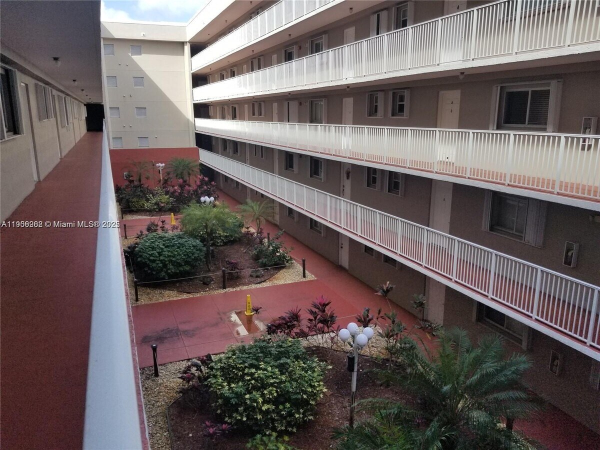 Photo - 600 NW 32nd Pl Unit 217