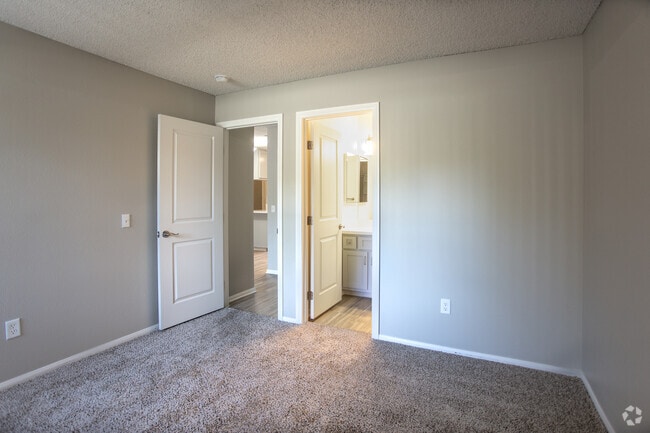 2BR, 2BA-872 SF - Sunset Ridge