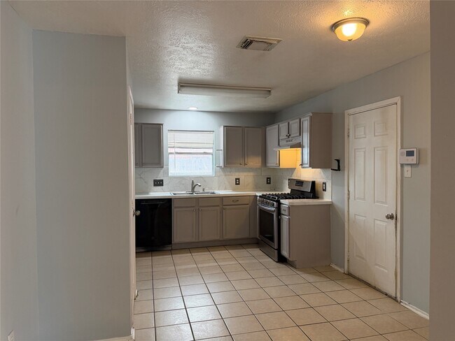 Photo - 7427 Briargate Dr