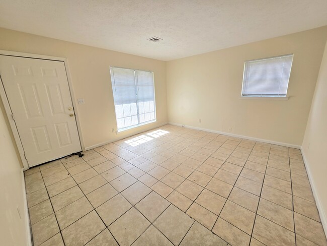 Photo - 408 Briarbrook Dr