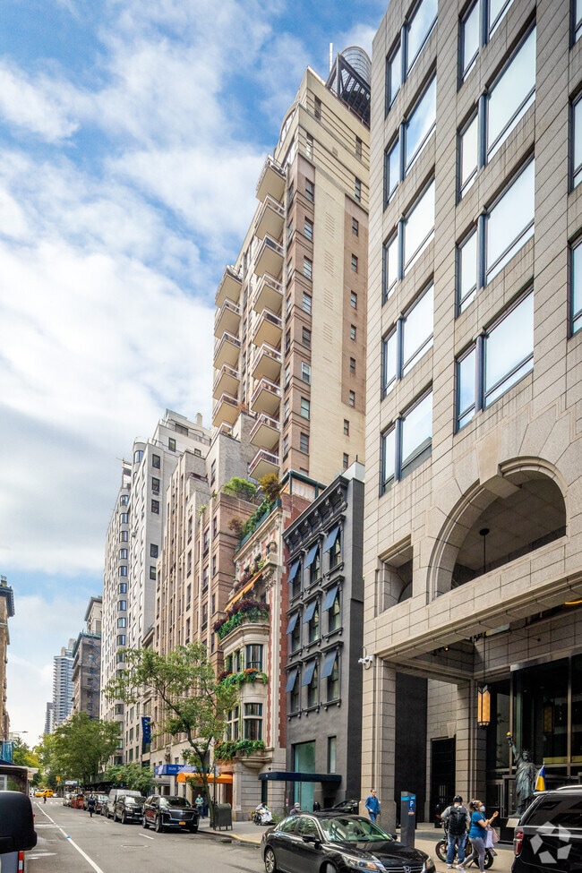 Photo - 40 E 61st St