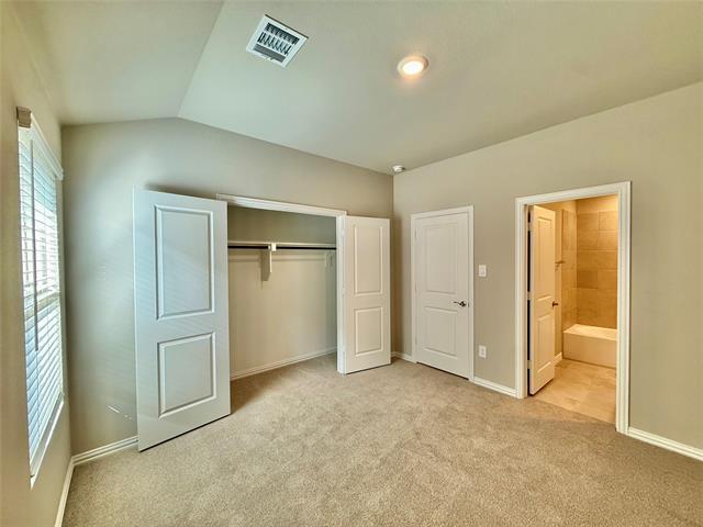 Photo - 2104 Rannoch St