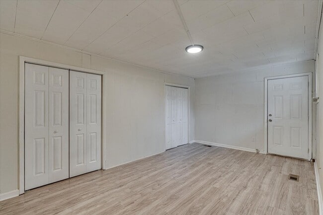 Photo - 2000 Milne St