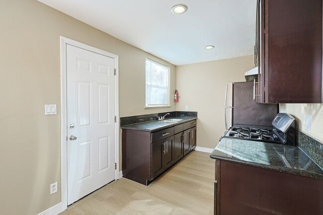 Photo - 5461-65 Imperial Ave Unidad 5463