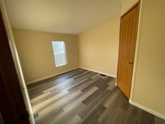 Photo - 1350 Pami St