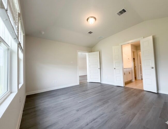 Photo - 5549 Madden Ln