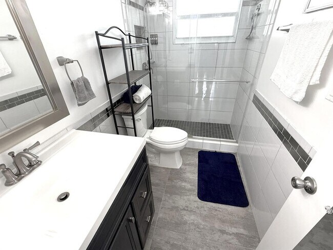 2555 NE 11th St Unit 303