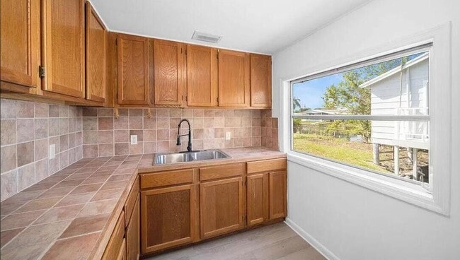 Photo - 1520 Hunter Rd