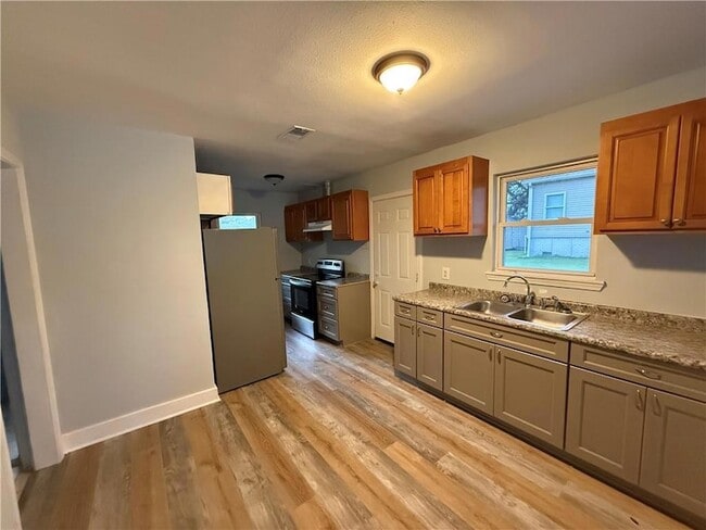 Photo - 2220 Aycock St