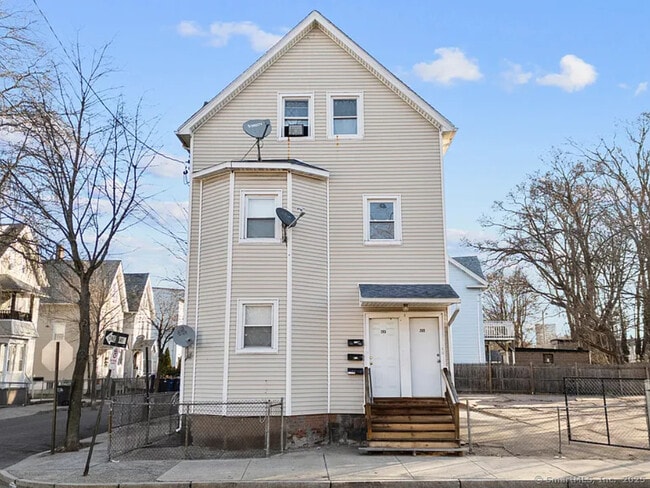 Building Photo - 203 West St Unit 1 Rental