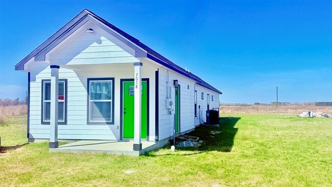 Building Photo - 7018-5914 02