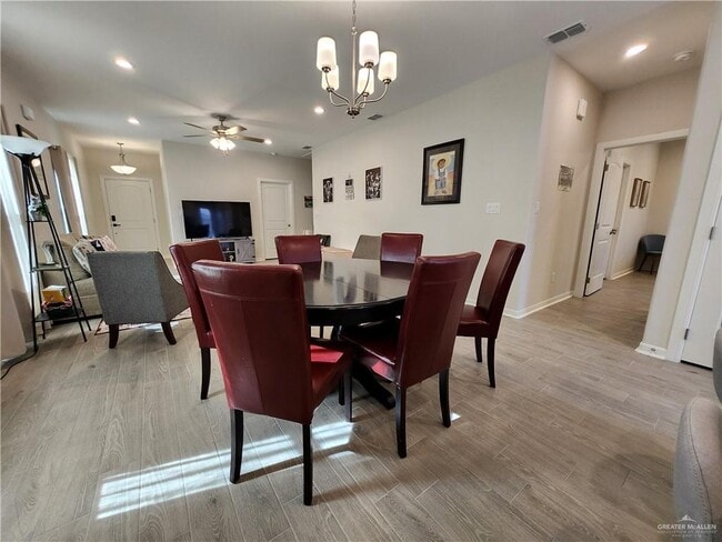 Photo - 12 N 34th Ln