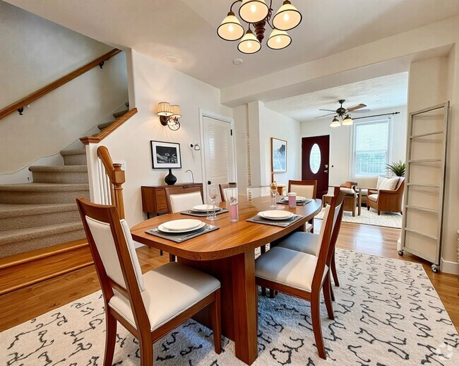 Building Photo - 2 Bedroom 1.5 Bathroom with bonus room in ... Rental
