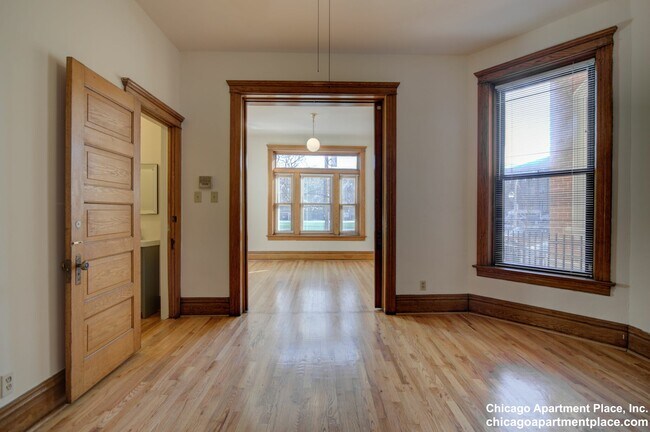 Photo - 638 W Drummond Pl Unit 1F