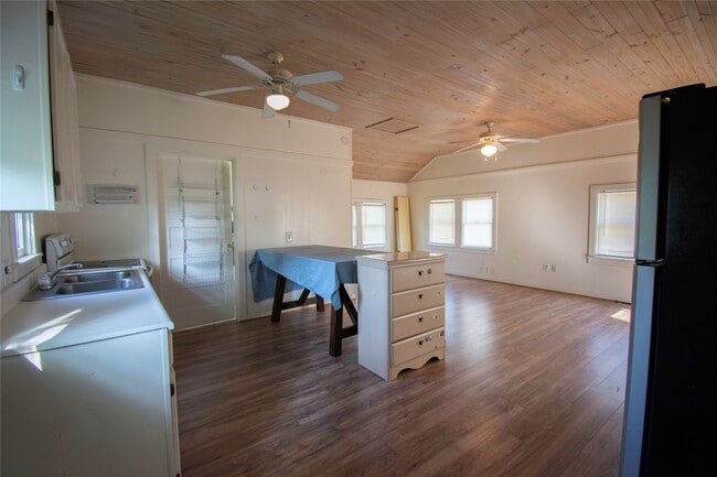 Photo - 306 W Bryan St