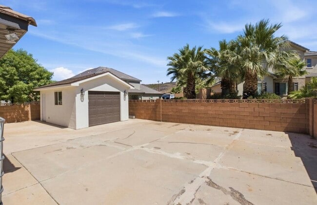 930 S Indian Cir