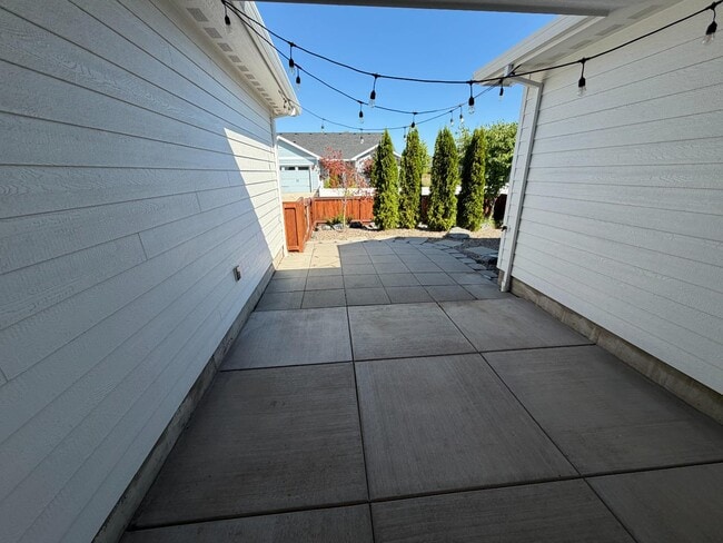 Photo - 410 Castle Rock Dr