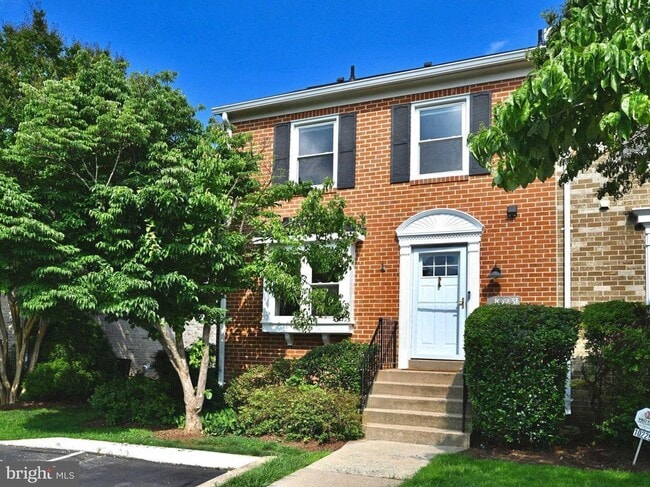 Building Photo - Discover an exquisite opportunity to lease a stunning end-of-row townhouse in the prestigious Bet...