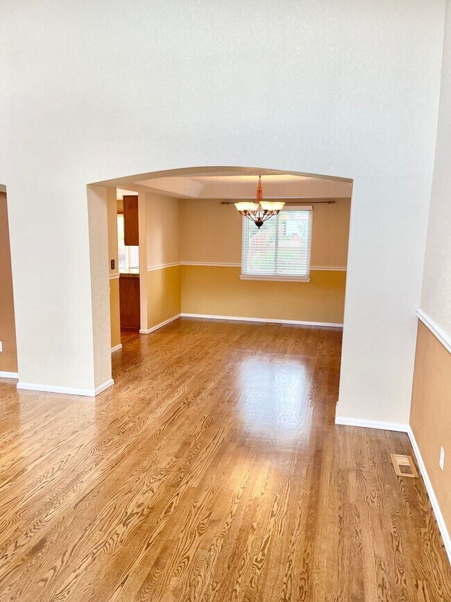 Photo - Large Clean Home in Aurora