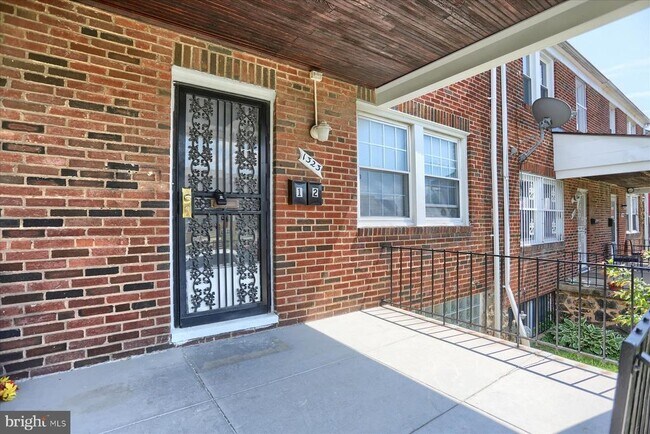 Photo - 1323 N Kenwood Ave