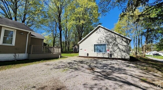 Building Photo - 830 Woodville Rd Rental