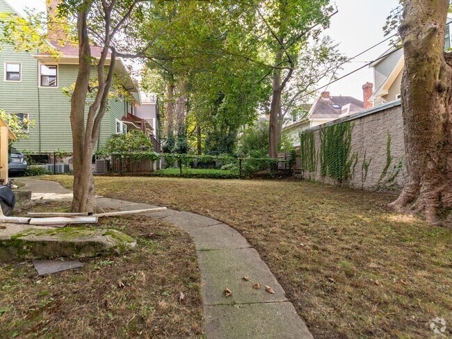 Building Photo - 30 Stetson St Unit 1 Rental