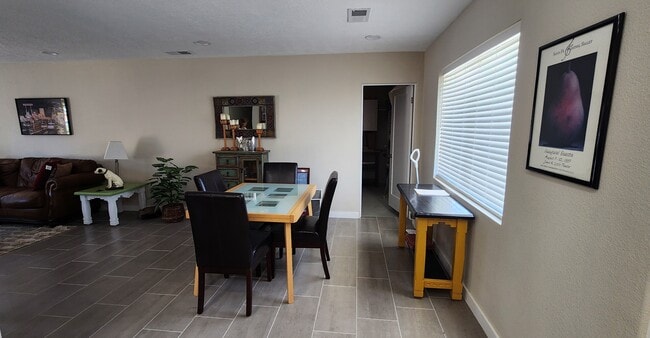 Photo - 7714 Pennsylvania Pl NE