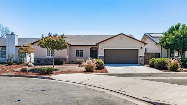 Building Photo - Four bedroom/2-bath home with 2-car garage