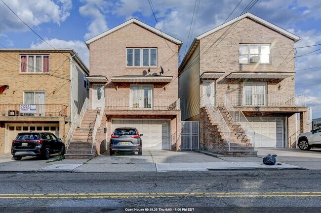 Building Photo - 708 Garfield Ave Unit 2 Rental