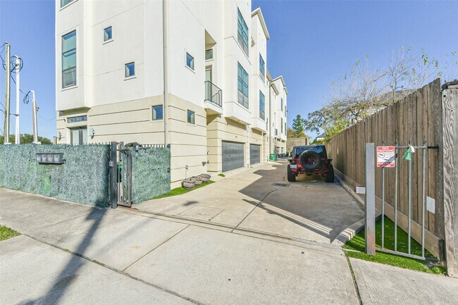 Photo - 1810 Thompson St