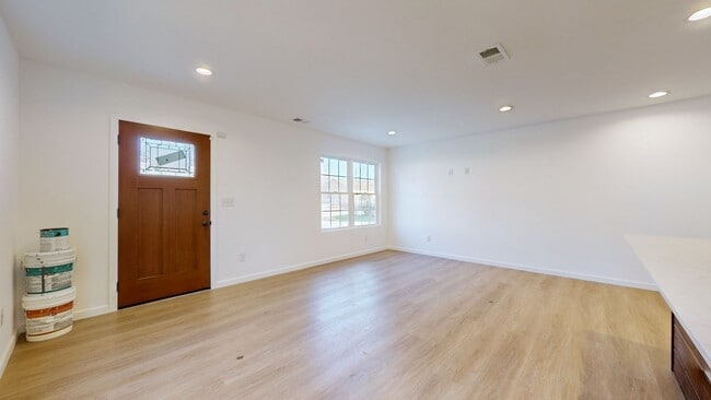 Photo - 538 E State St