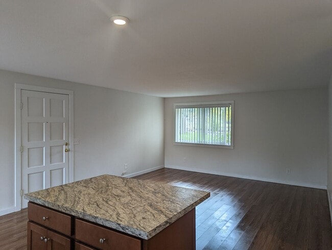 Photo - 1108/1110 W. 36th Street Unidad 1110