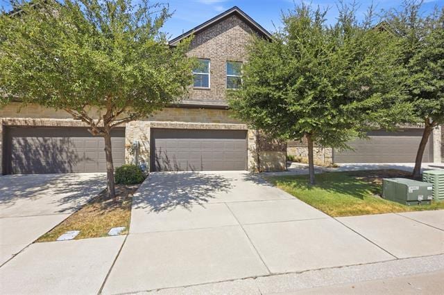 2413 Ash Ln