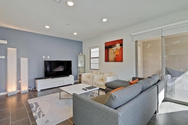 Photo - Spacious 4 bedrooms 4.5 bath town home for...