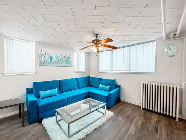 1118 Lowry