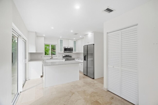 235 NW 3rd Ct