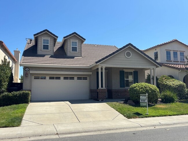 Building Photo - Woodlake Village Gated: 3 Bedroom, 2 Bathr... Rental