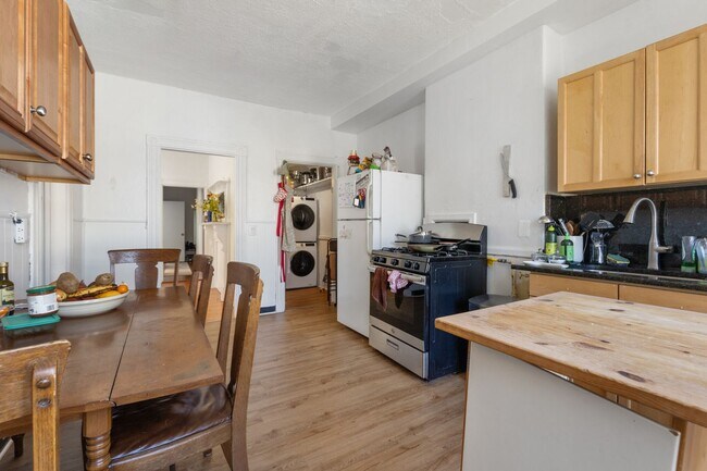 Photo - 9/1 Beautiful Inman Sq 3BR with laundry in...