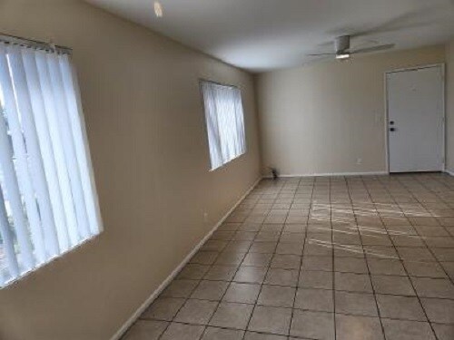 Living Room - 434 W University Dr Unidad 1