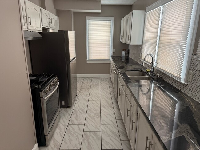 Photo - 174 Colony Crescent