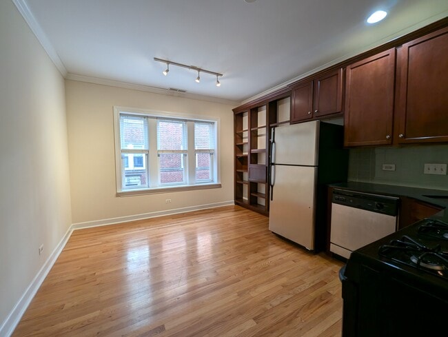 3246 N Clifton Ave Unit 3246-E1