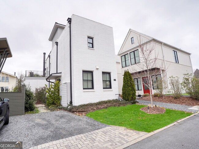 Photo - 157 Ravenhurst Ln