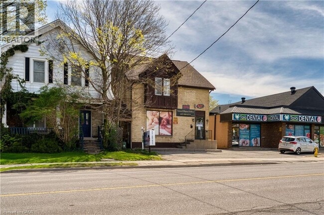 Photo - 93 Wharncliffe Rd N