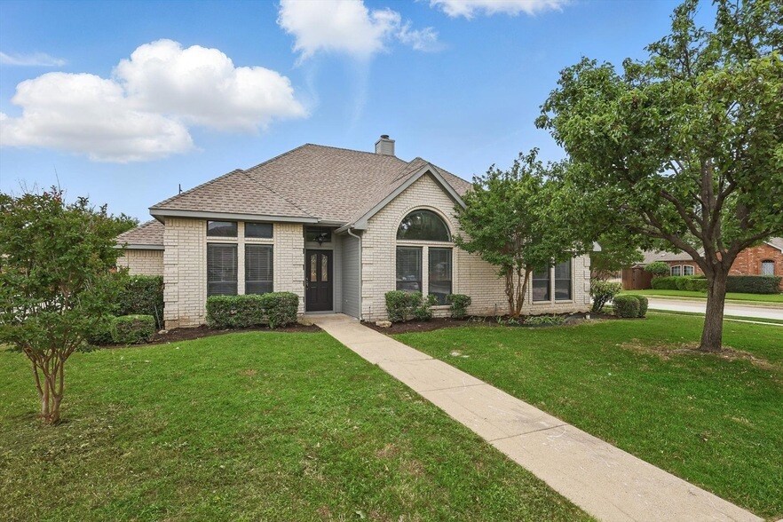Photo - 501 Meadowood Ln