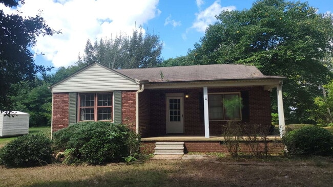 Building Photo - "Charming 3-Bed Retreat with Gleaming Hard... Rental