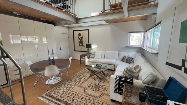 Building Photo - 1525-1522 Cabrillo Ave